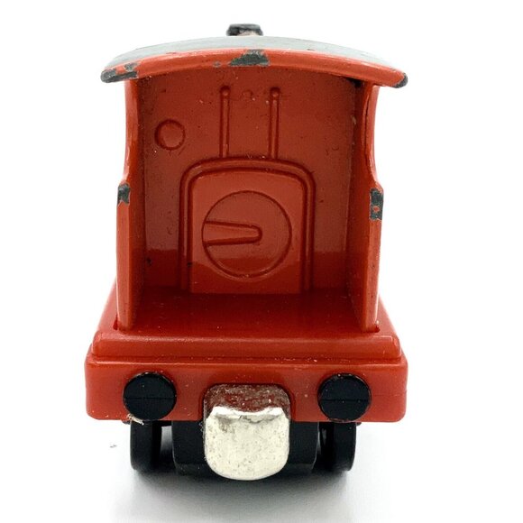 Thomas & Friends James Diecast Train - Magnetic Red - 2002 - Take Along N Play - Picture 4 of 7